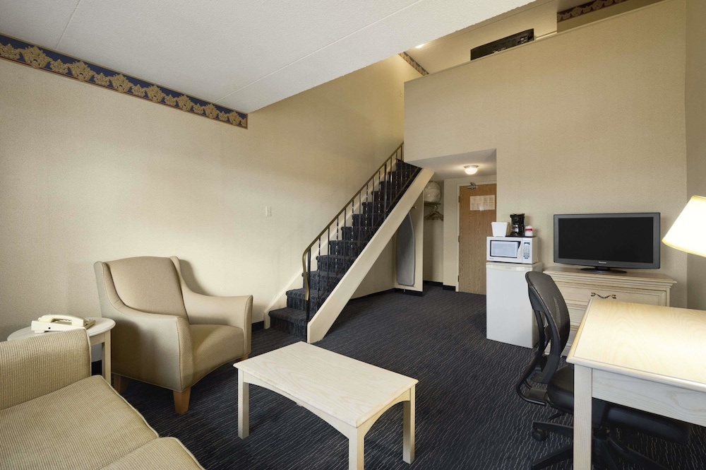 Ramada By Wyndham Trenton 14/23