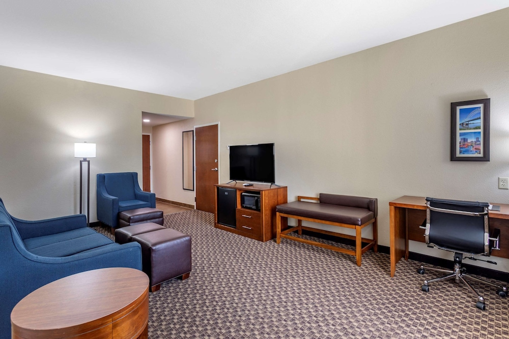 Comfort Inn & Suites Atoka-Millington 26/35