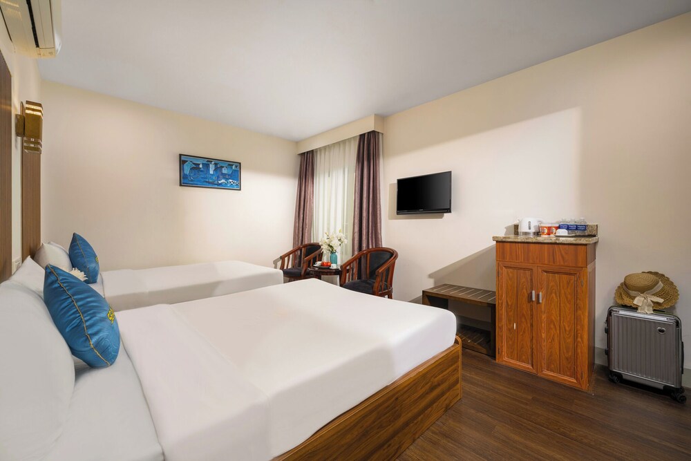 Sea Front Hotel 35/70
