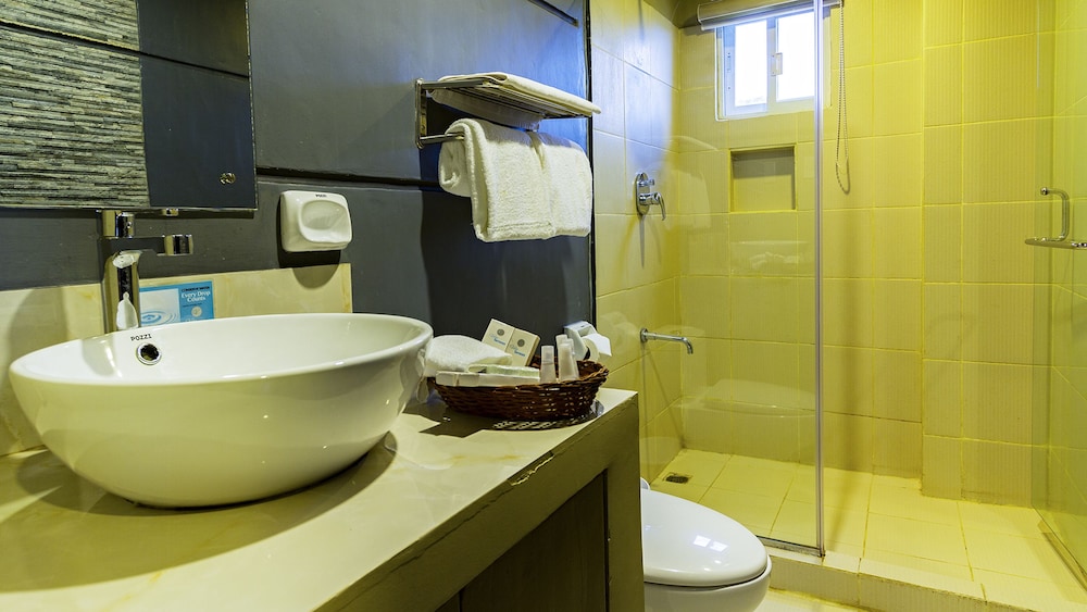 Vela Terraces Hotel 24/26