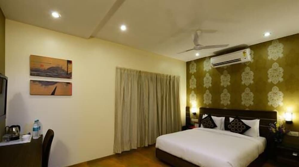 Matrix Inn Shirdi 13/46