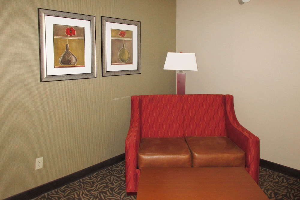 Clarion Inn & Suites Cortland - University Area 16/30
