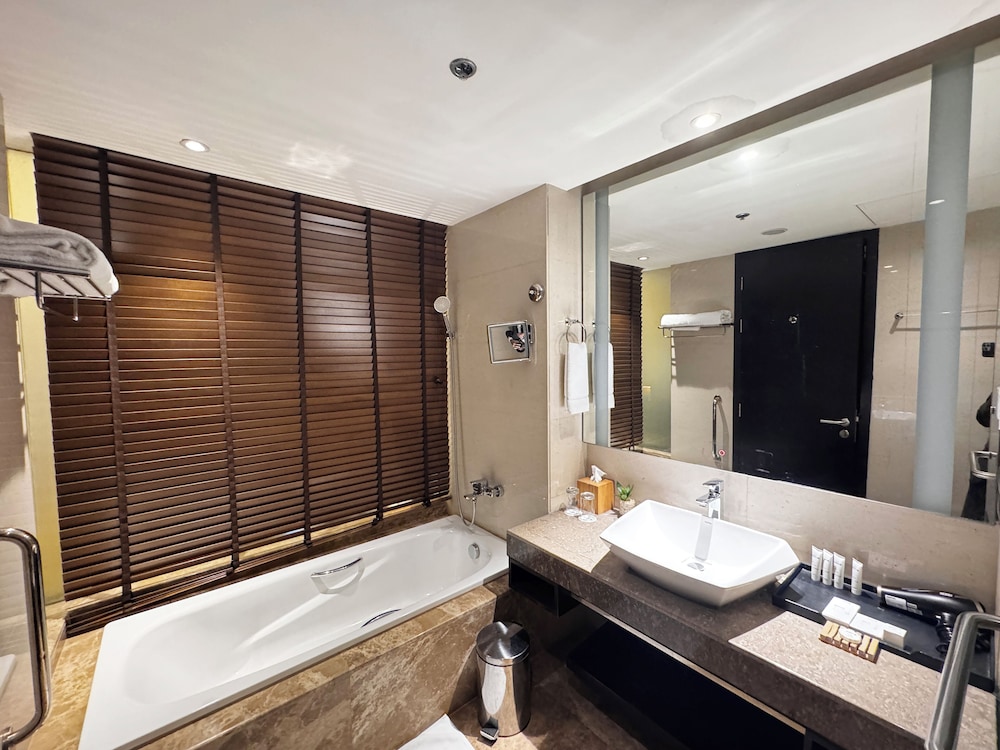 Radisson Blu Chattogram Bay View 69/70