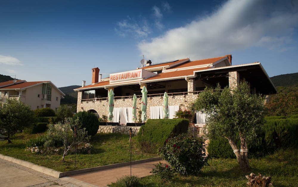 HOTEL ZLATNI LAV 4/37