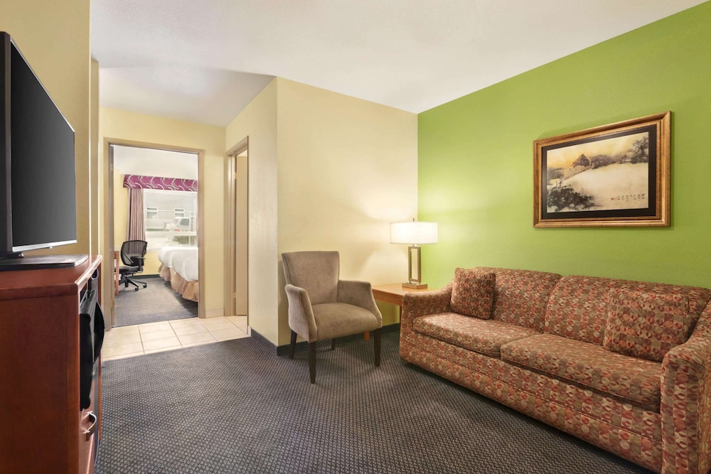 Days Inn & Suites by Wyndham Thompson 19/32