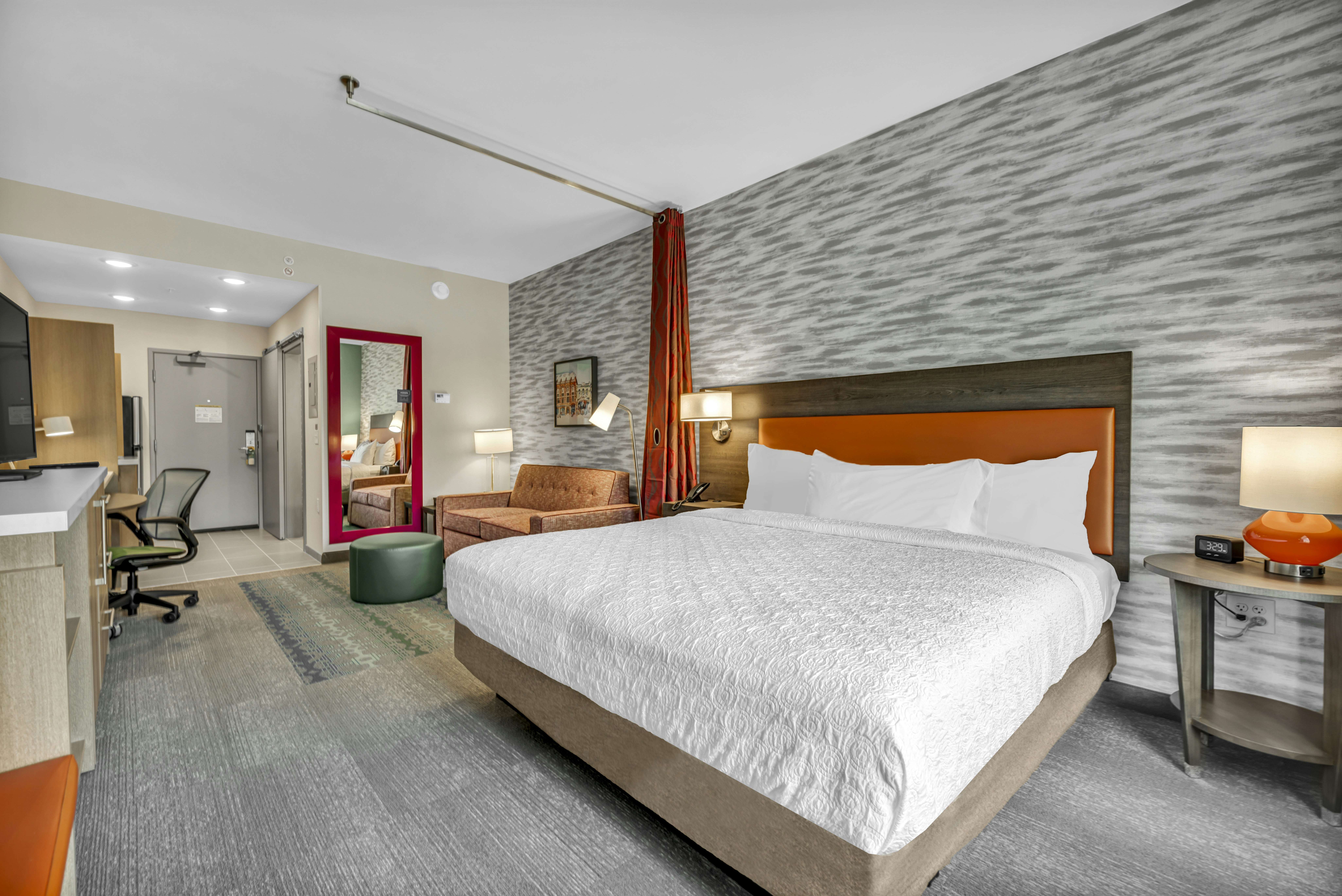 STUDIO, SUITE, KING BED