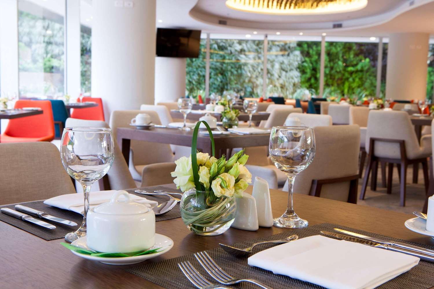 Radisson Hotel Santa Cruz 47/63