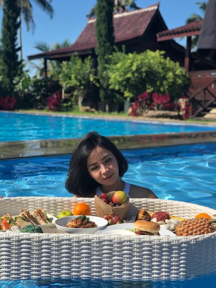 Grand Harvest Resort and Villas 72/75