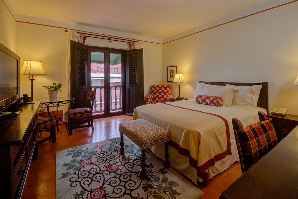 El Convento Hotel 24/75