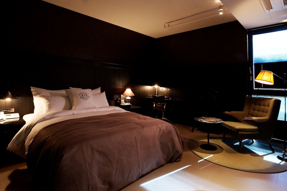 Lee Design Hotel 12/74