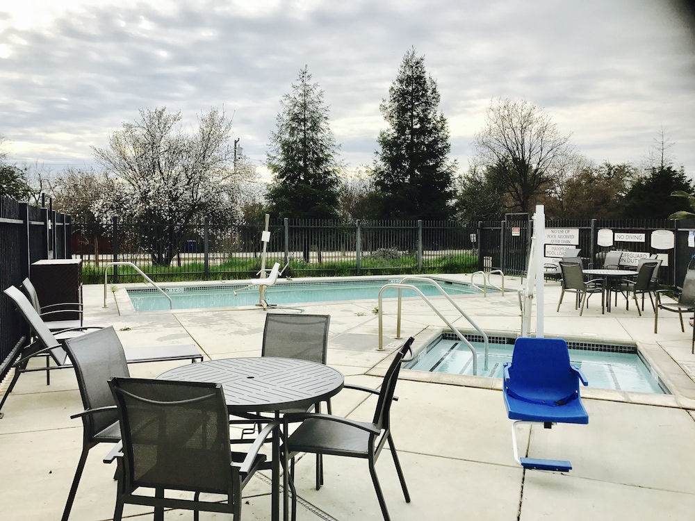 Fairfield Inn Suites By Marriott Fresno Clovis 18/36
