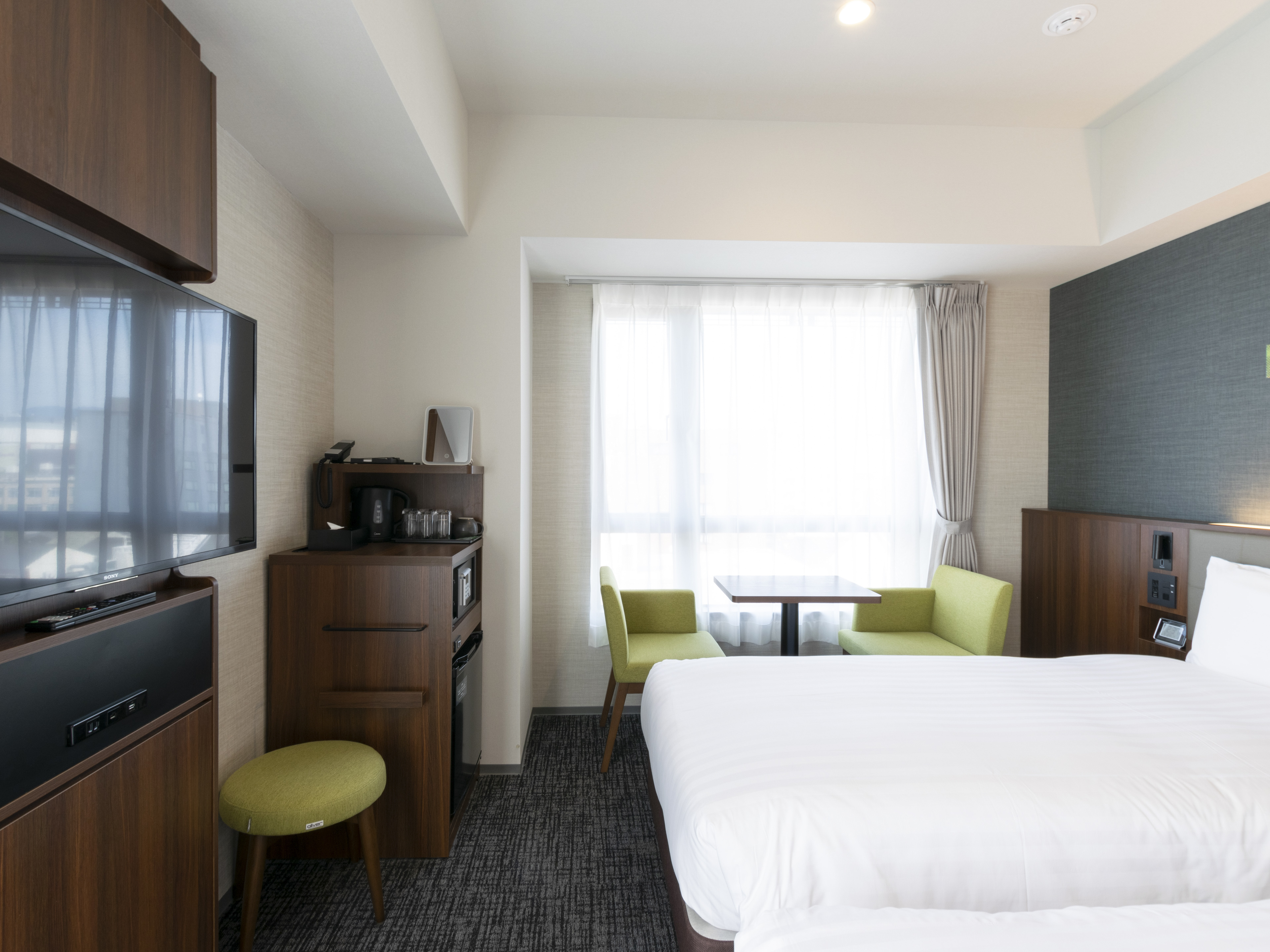 ROOM, 3 BEDS