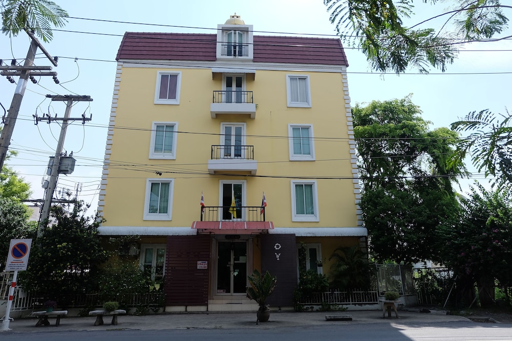OYO 75429 101 Place Navanakorn in KHLONG LUANG