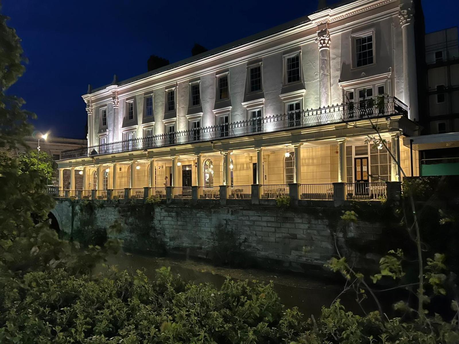 Victoria Colonnade ApartHotel 1/19