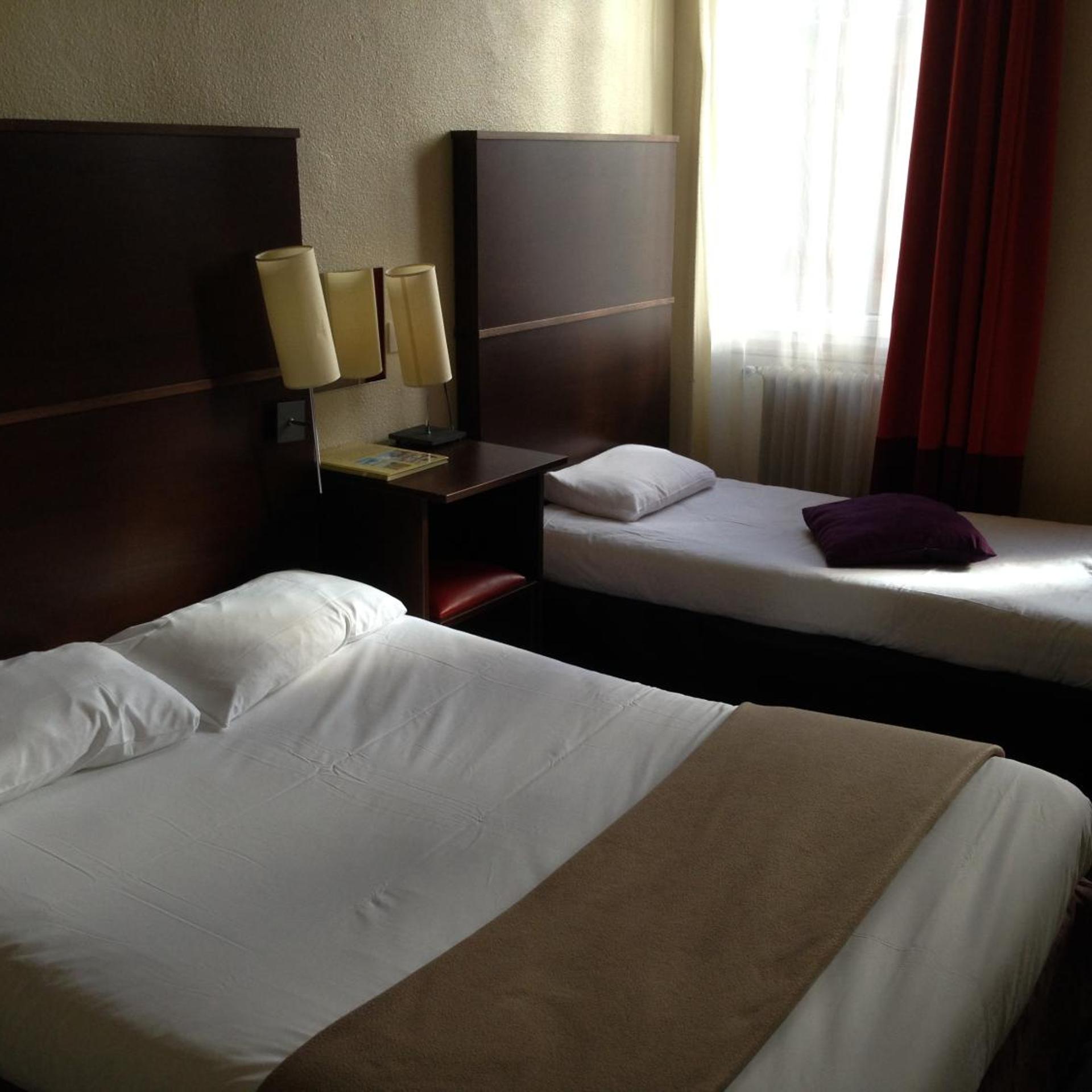 Room, Triple