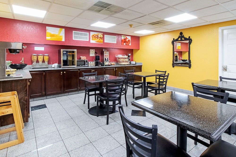 Quality Inn & Suites Dickson TN 36/46