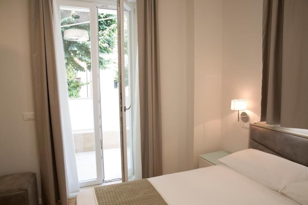 Boutique Hotel Enia 25/50