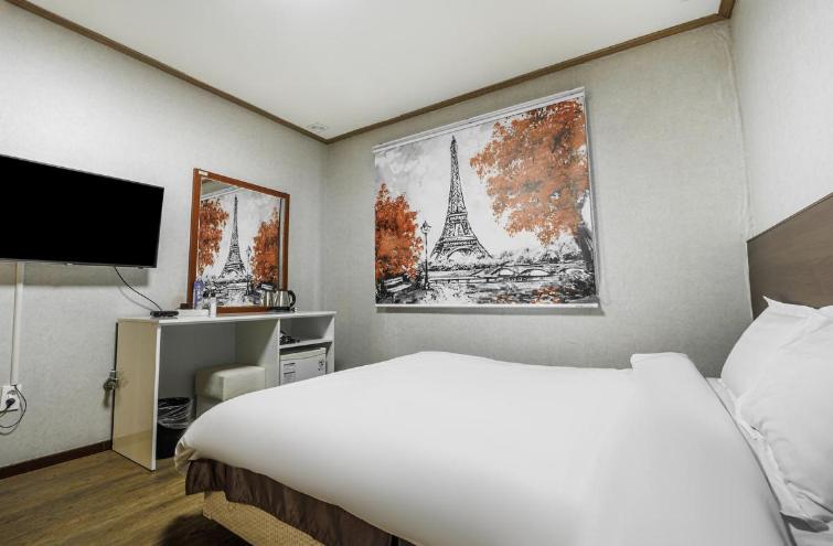 Apple Hotel 21/36