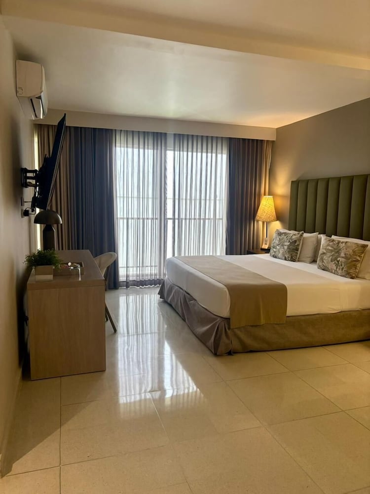 JUNIOR SUITE, STUDIO