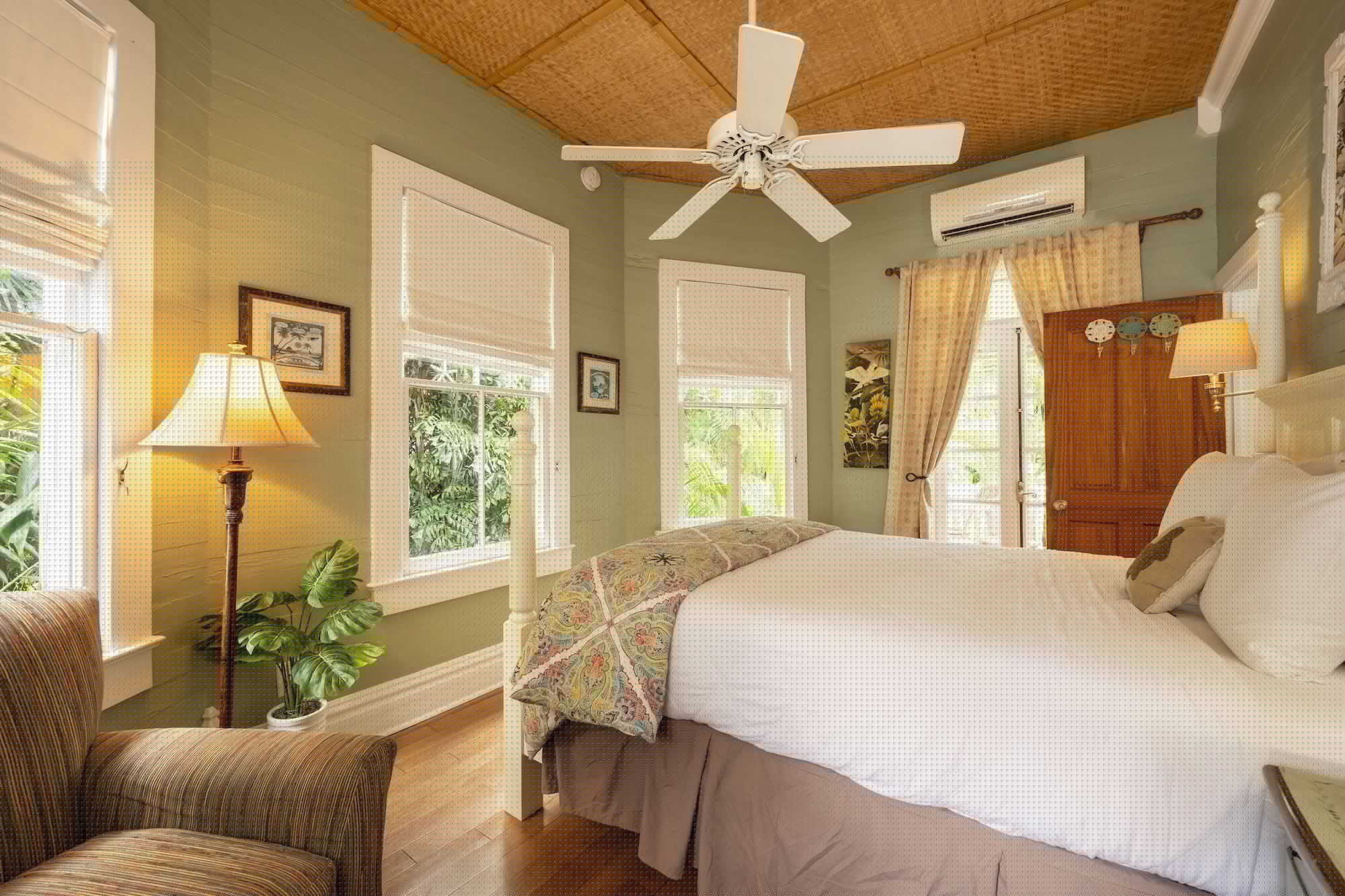EXCLUSIVE, SUN ROOM