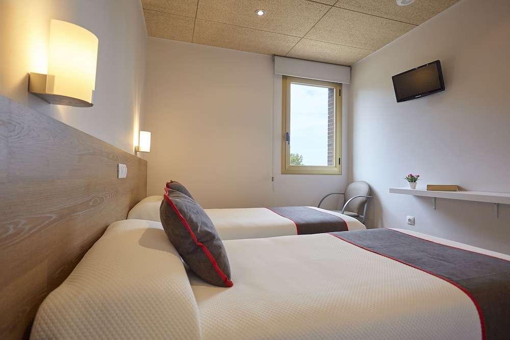 Hostal Nobadis by Vivere Stays 7/16