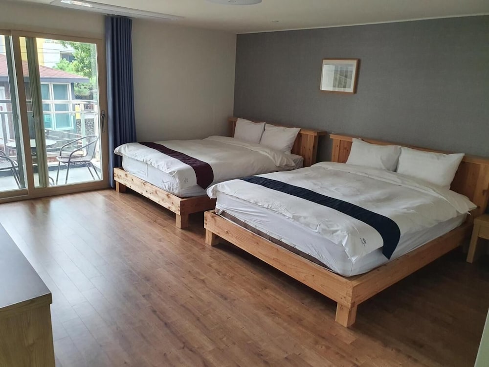 Cheonjiyeon Crystal Hotel 14/80