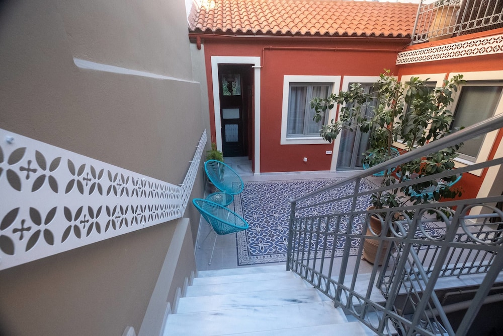 Athenian Yard Suites 8/50