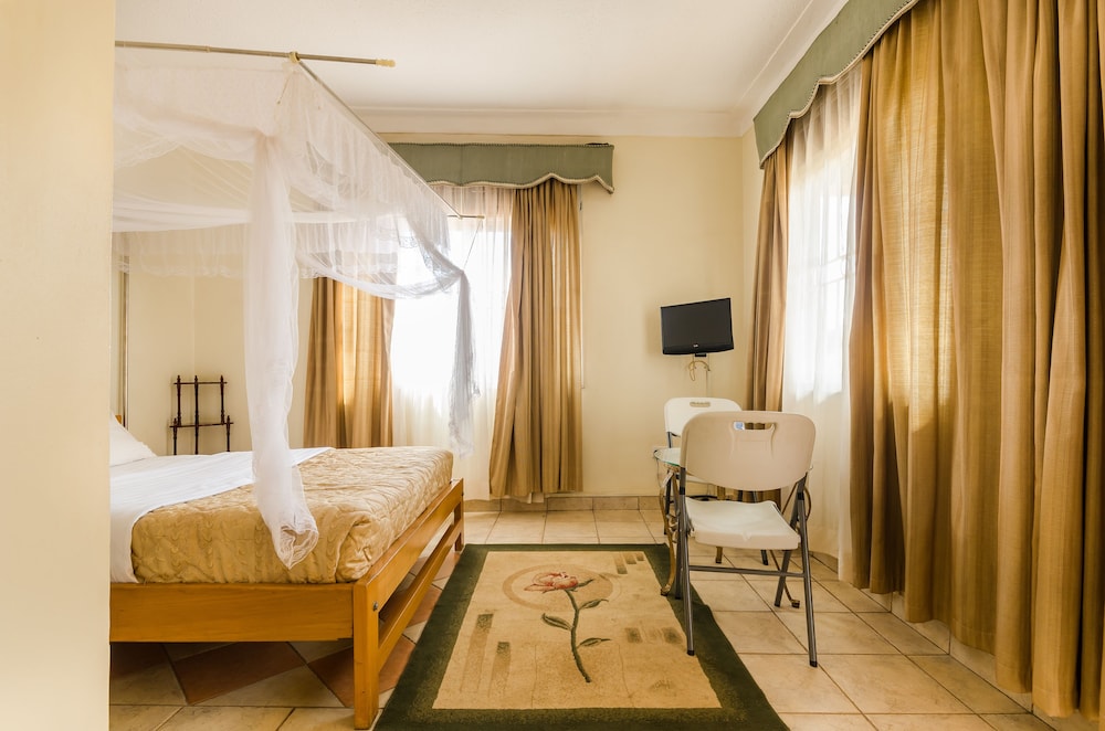 Victoria Travel Hotel 12/50