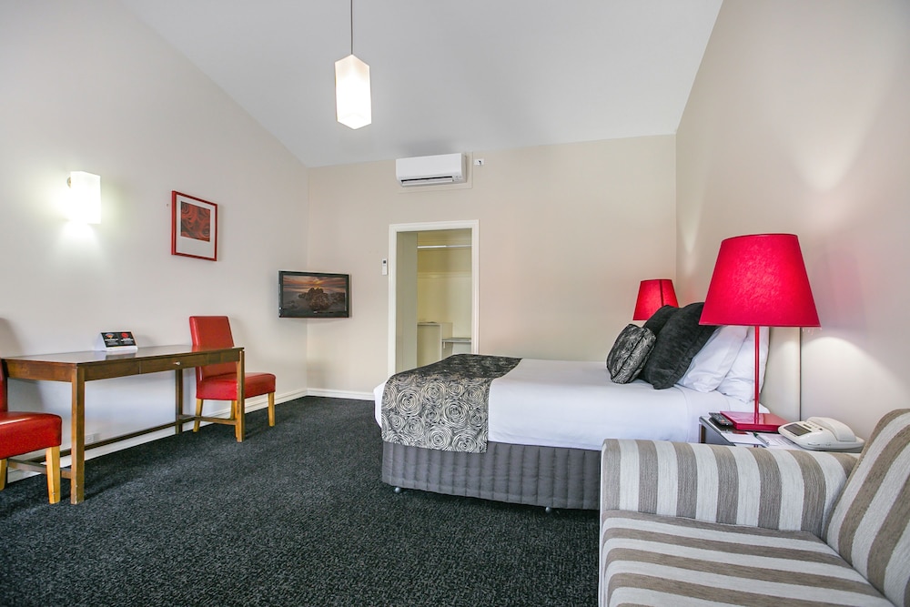 All Seasons Resort Hotel 26/66