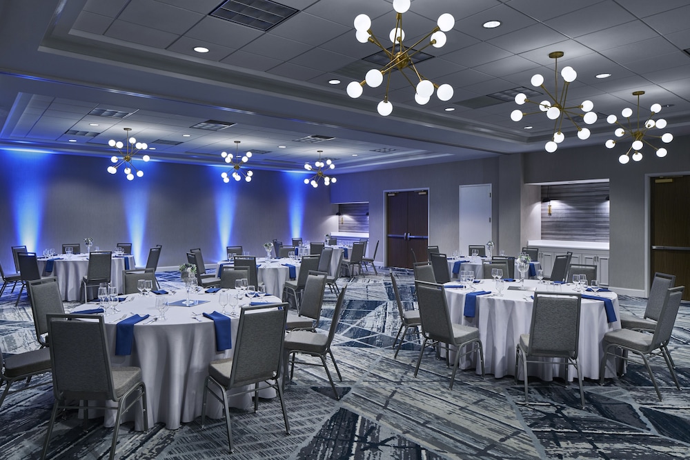 Delta Hotels by Marriott Norfolk Airport 22/31