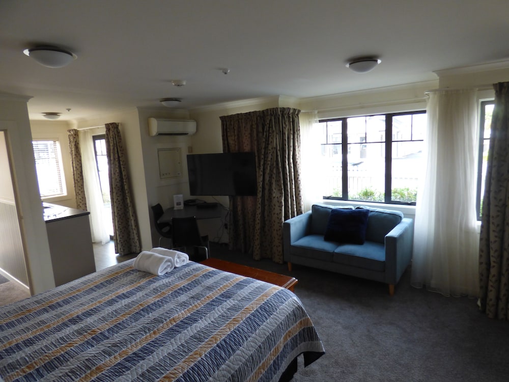 Sahara Motels 21/45
