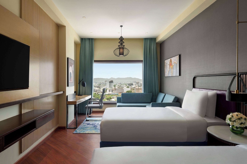 DELUXE, TWIN BEDS