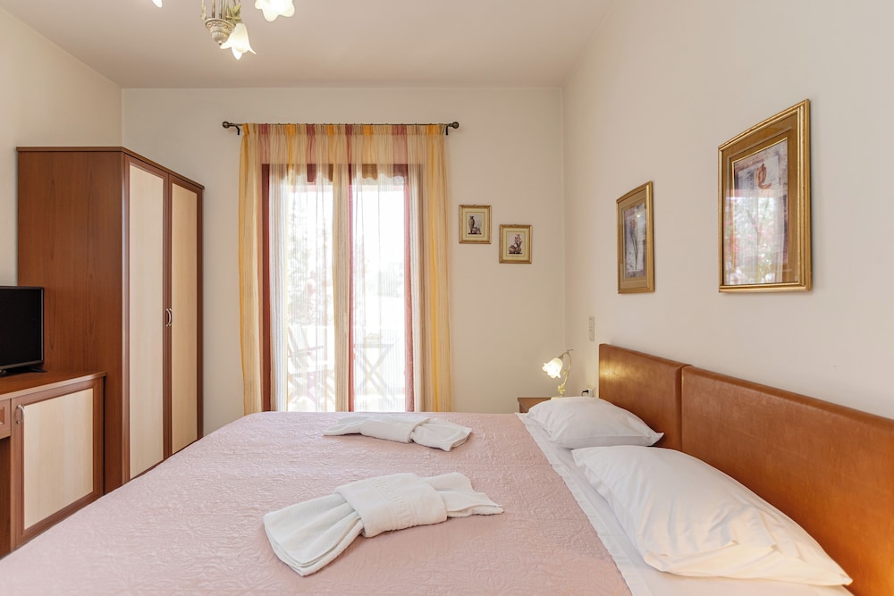APARTMENT, PARTIAL SEA VIEW, BALCONY