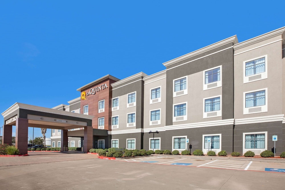 La Quinta Inn & Suites by Wyndham Pasadena North 3/30