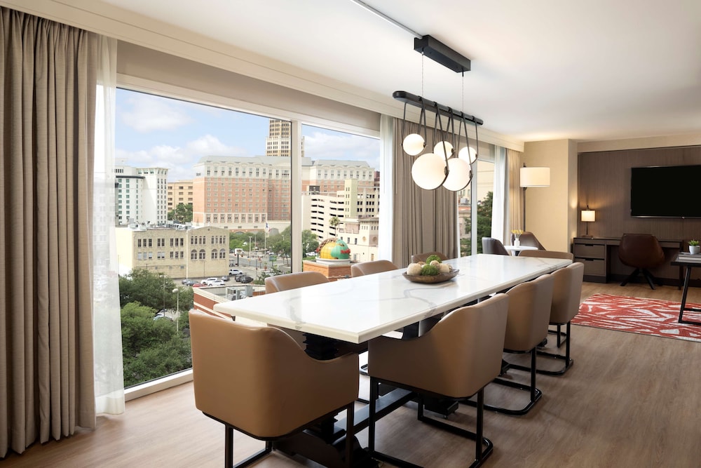 Hyatt Regency San Antonio Riverwalk 74/83