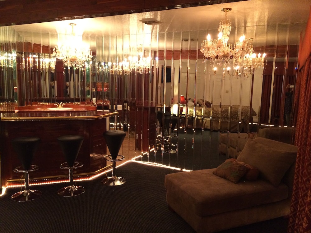 La Adventurer All Suite Hotel 10/27