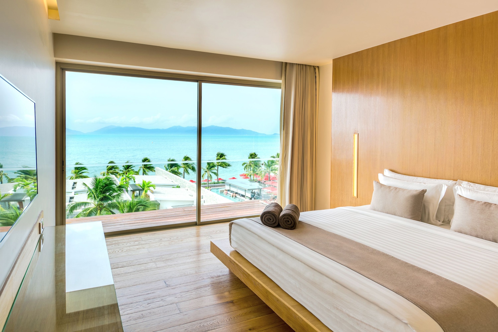 DELUXE, SUITE, SEA VIEW