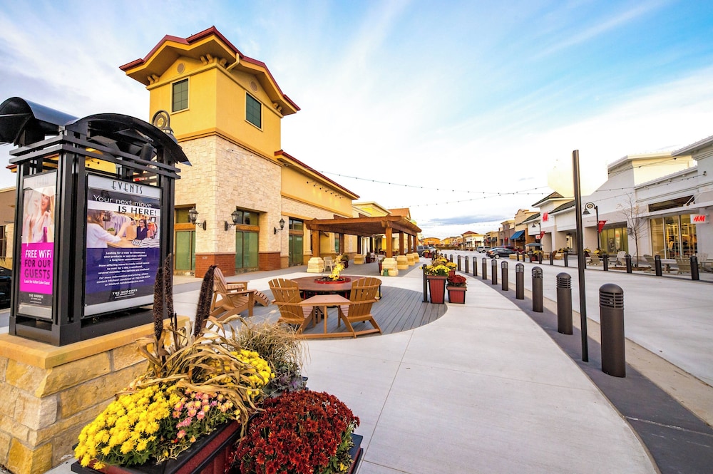 Holiday Inn Hotel Suites Maple Grove Nw Mpls Arbor Lks 10/76