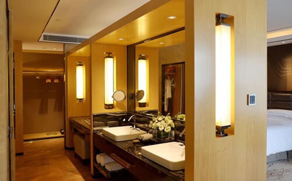Hilton Zhongshan Downtown 42/74