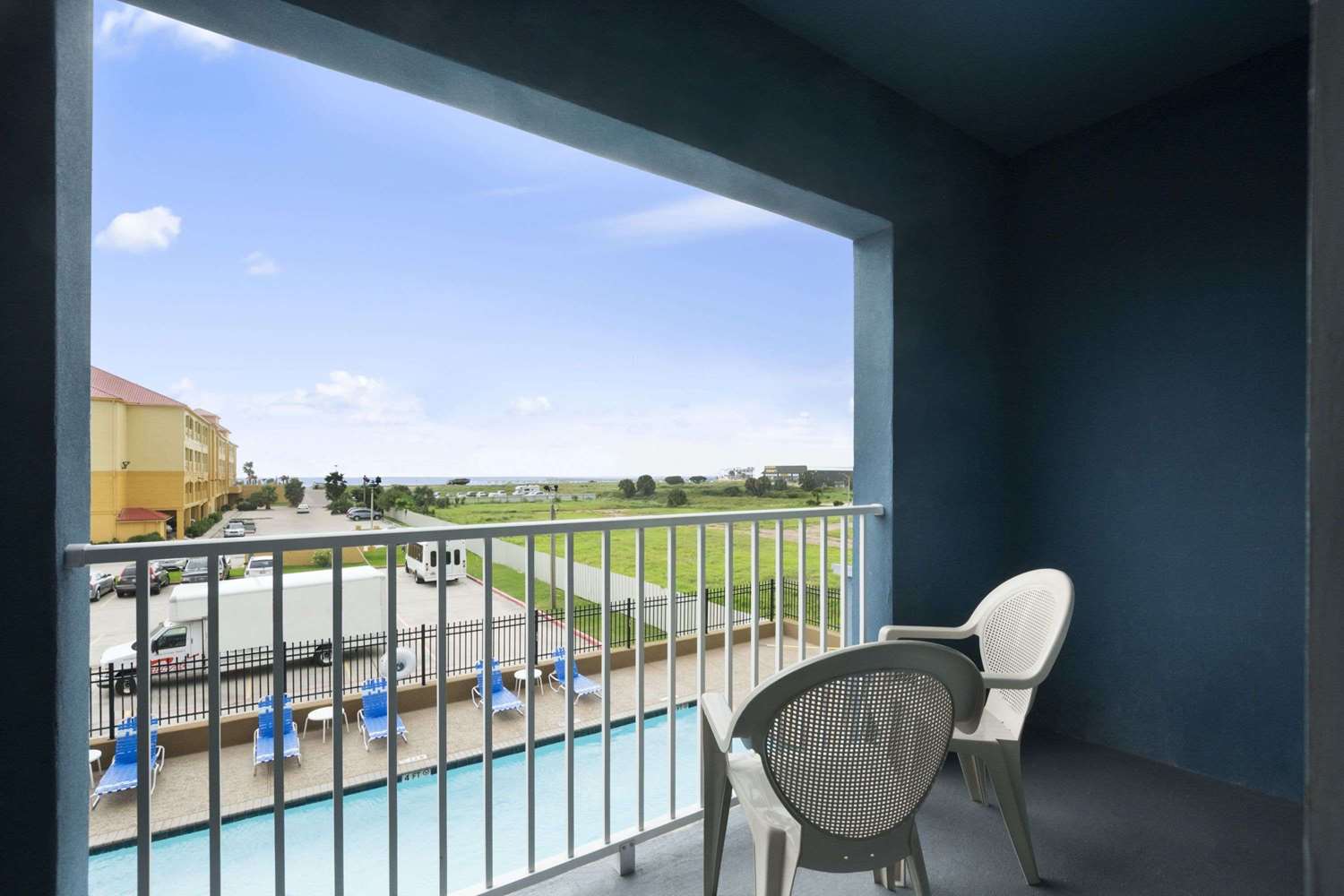 Days Inn & Suites By Wyndham Galveston West/Seawall 15/32