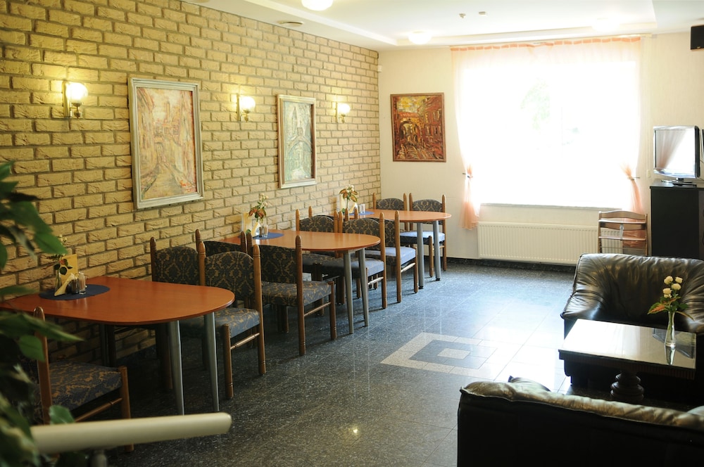AMICUS HOTEL 28/42