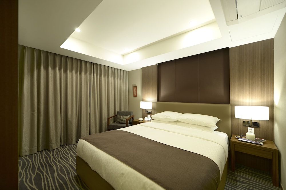 DELUXE, DOUBLE BED, NO PARKING