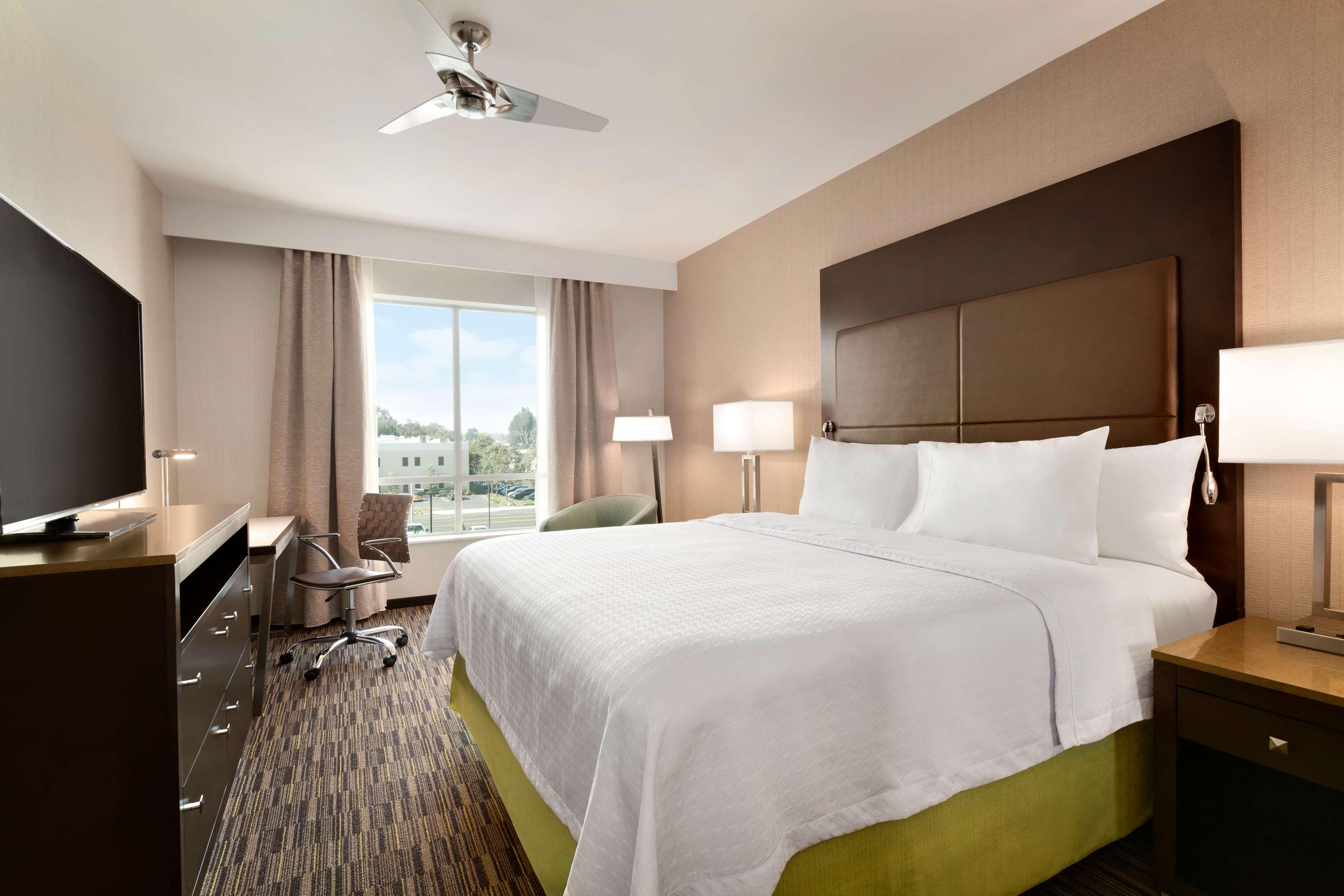 2 Bedrooms, Suite, 1 King or 2 Queen Beds, 2 Bathrooms