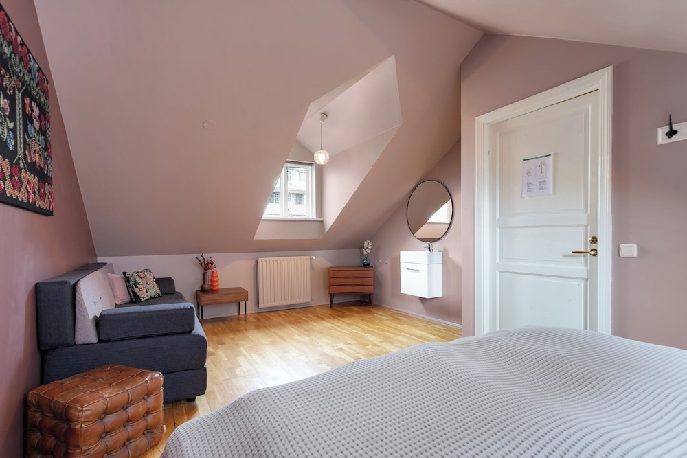 Grettir Guesthouse 35/48
