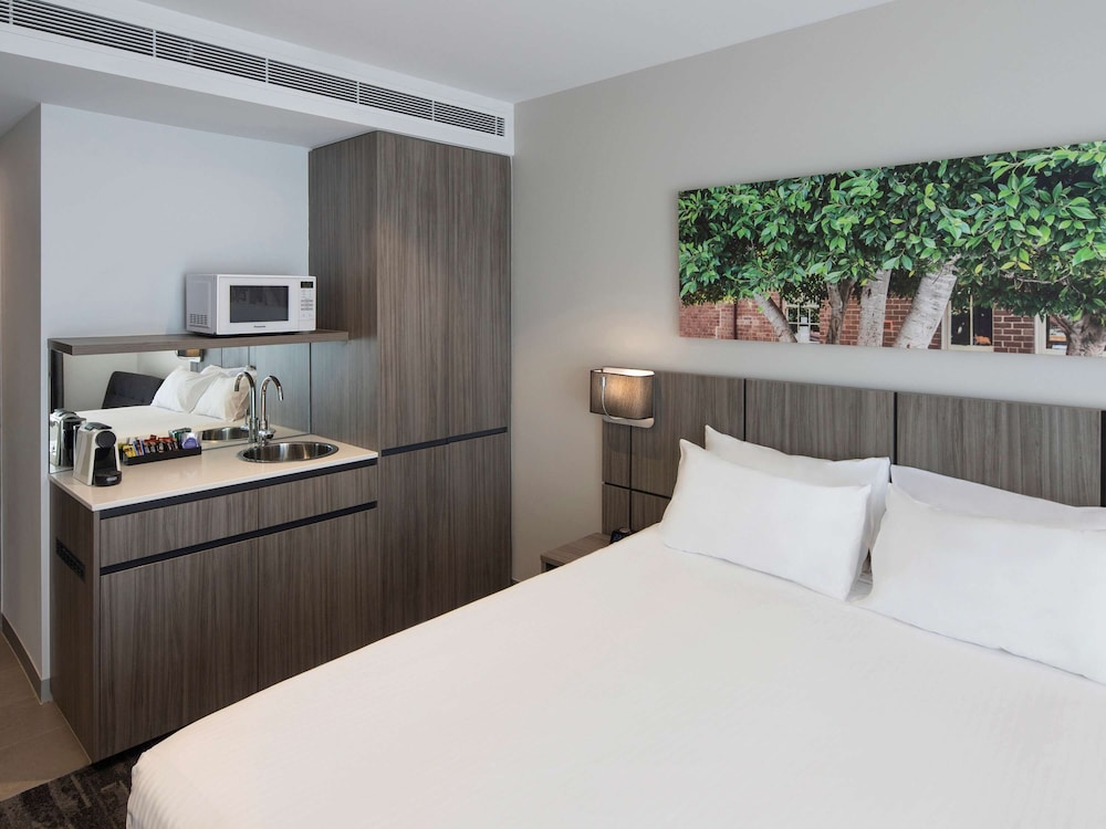Mercure Sydney Blacktown 25/72