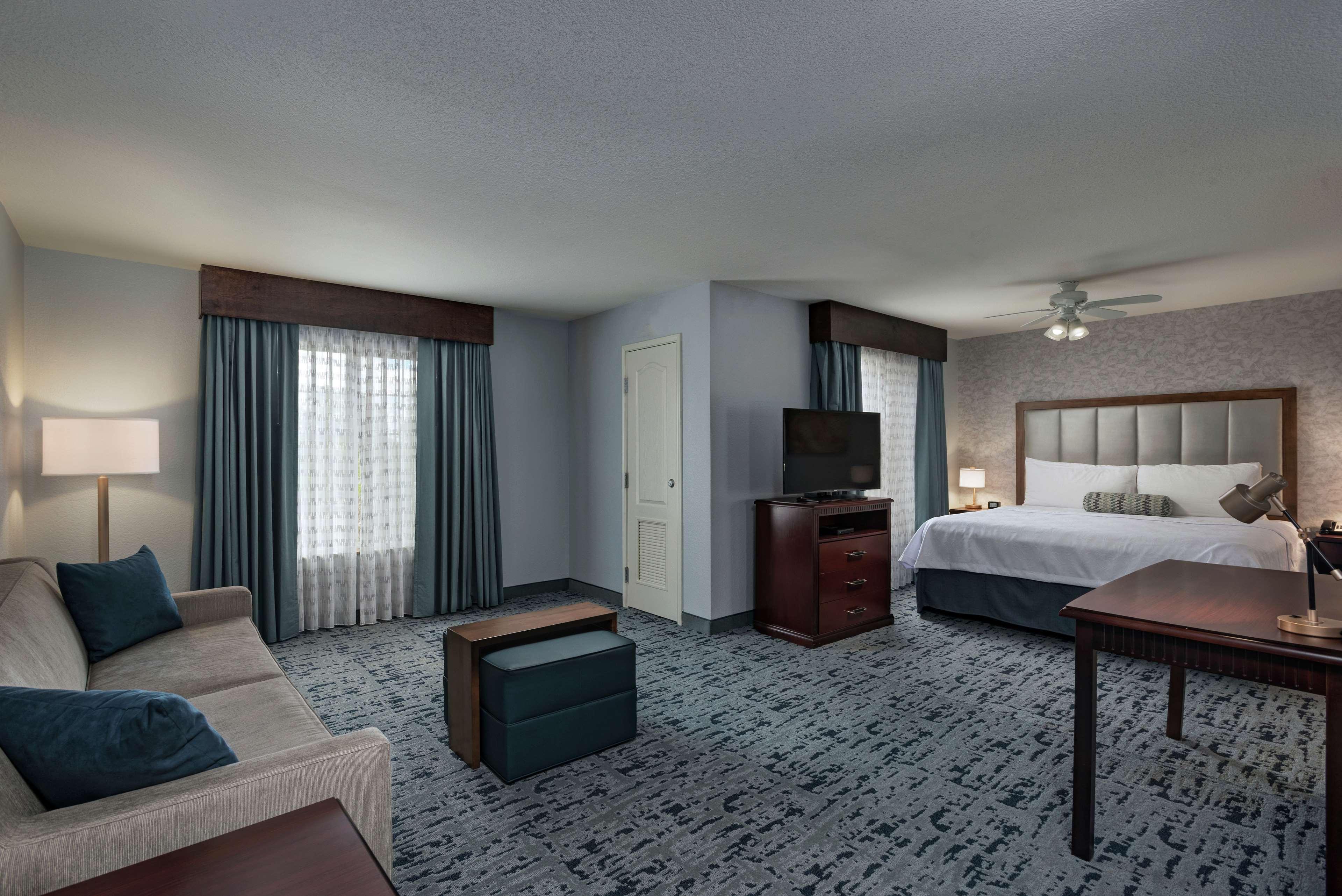 STUDIO, SUITE, KING BED, BATHTUB, ACCESSIBLE