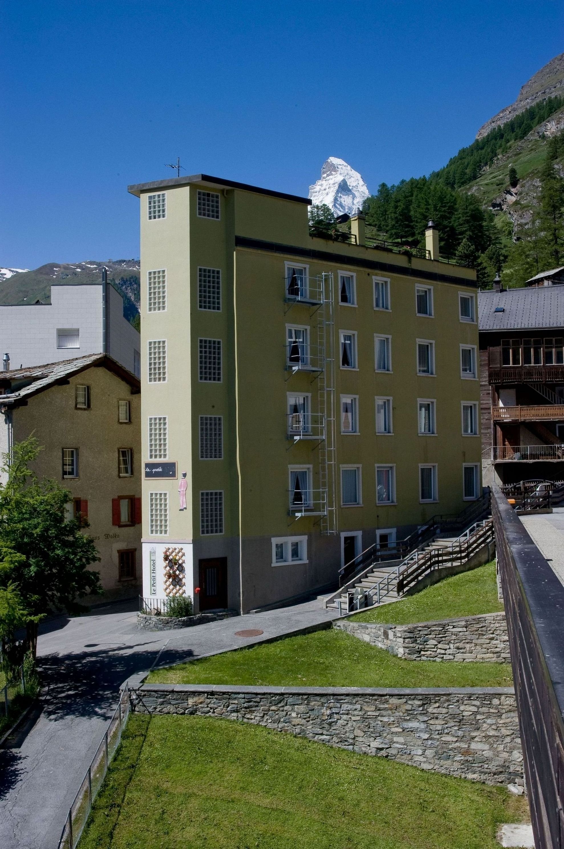 Le Petit Charme-Inn 4/45