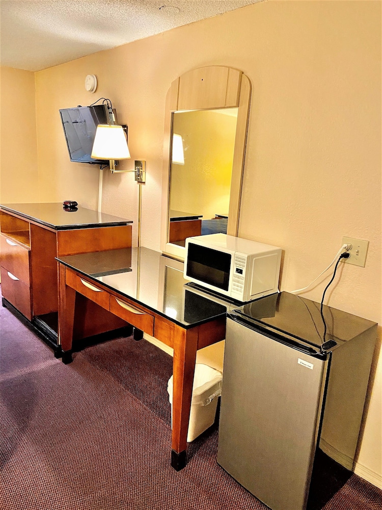Rodeway Inn Findlay University Area 30/43