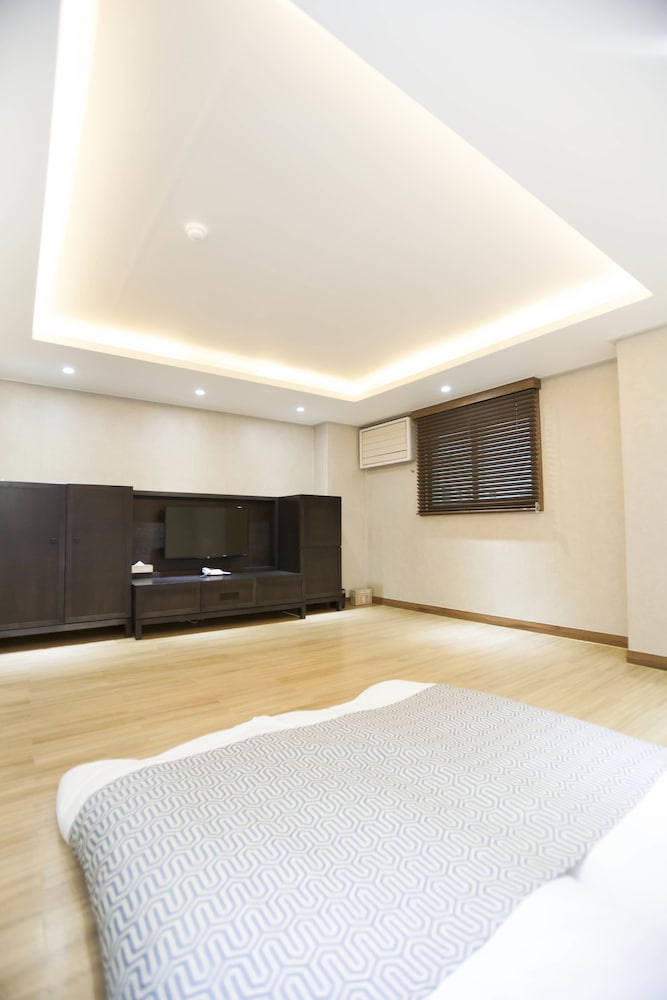 I-Check Hyunjin Hotel 40/67