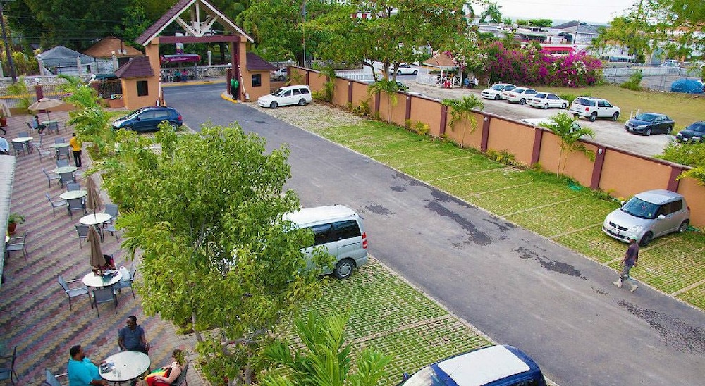 Donway, A Jamaican Style Village 35/44